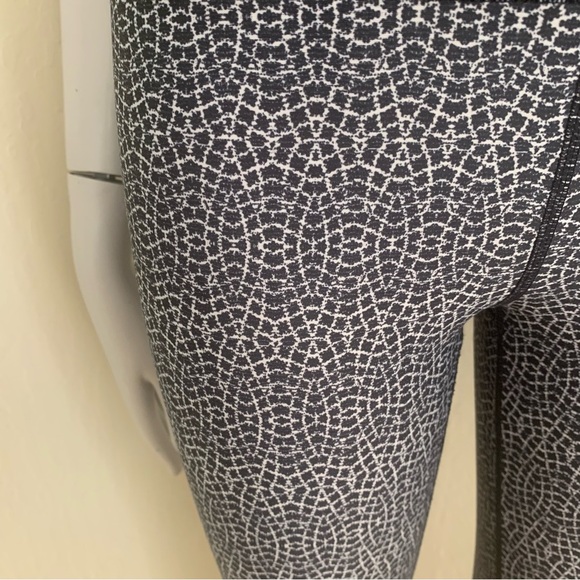 PRANA Lot of 3 Pair XS Leggings and Capri Pants Printed - Picture 9 of 16